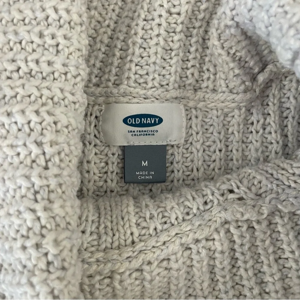 OLD NAVY Women’s Cable Knit Turtleneck Sweater Light Gray Ivory Size Medium - Picture 4 of 6